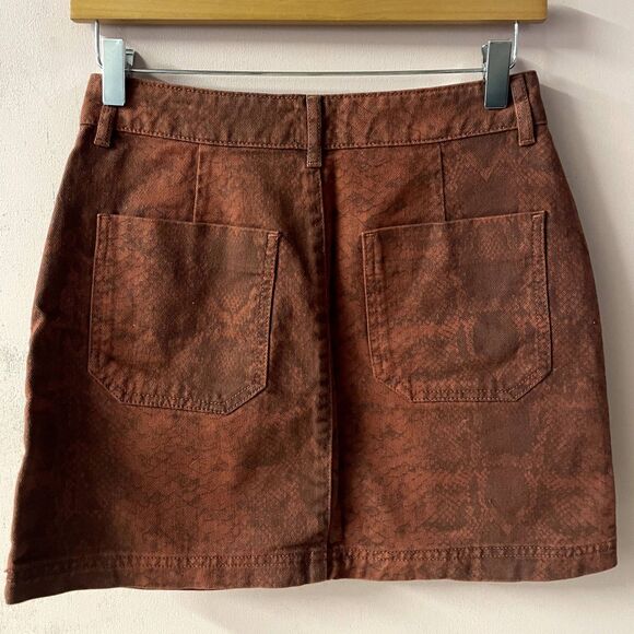 BDG Urban Outfitters NWOT Rust Snake Print Denim Mini Skirt Size S - Picture 3 of 11